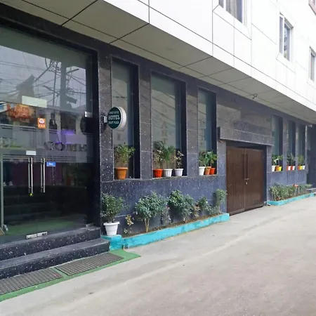 Hotel Smart Inn Near Igi Airport & Free Airport Drop-2