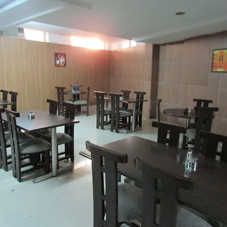 Hotel Smart Inn Near Igi Airport & Free Airport Drop-3